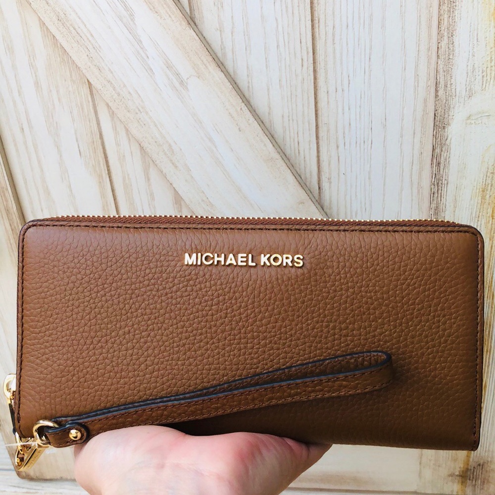 Nwt Michael kors jet set travel Wristlet